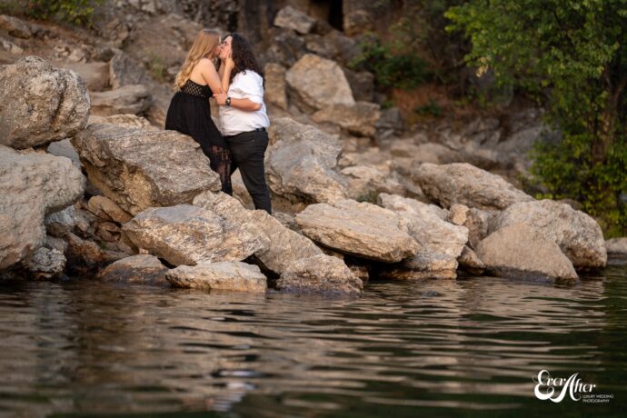 bride and groom kissing on Tubbs Hill